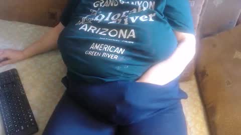 Snapshot of new_milf chatting on 29, 10, 2025 Lilly online show from 29, 10, 2025