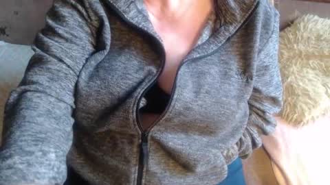 Snapshot of new_milf chatting on 6, 11, 2025 Lilly online show from 6, 11, 2025