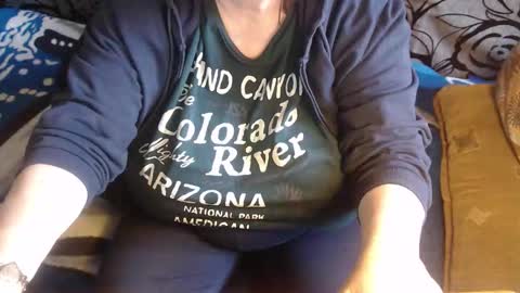 Snapshot of new_milf chatting on 1, 3, 2026 Lilly online show from 1, 3, 2026