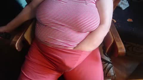 Snapshot of new_milf chatting on 6, 3, 2026 Lilly online show from 6, 3, 2026