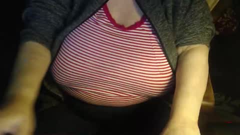 Snapshot of new_milf chatting on 7, 3, 2026 Lilly online show from 7, 3, 2026