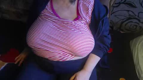 Snapshot of new_milf chatting on 8, 3, 2026 Lilly online show from 8, 3, 2026