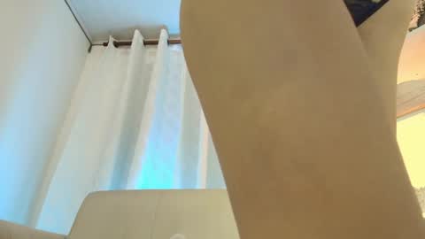 Snapshot of nezo_ chatting on 31, 1, 2025 Angie Instagram angie julianac add me online show from 31, 1, 2025