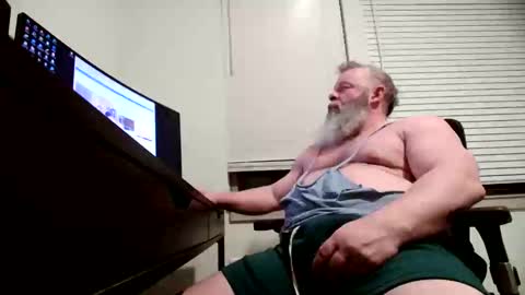 nhmuscledaddy online show from 4, 12, 2025