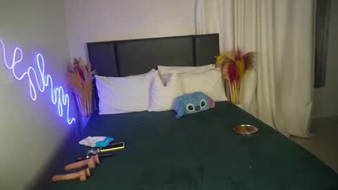 kikiNiaAria online show from 25, 9, 2025