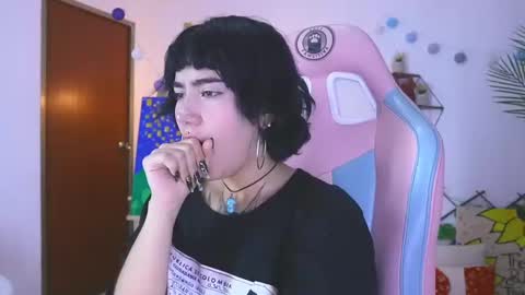 Snapshot of nia_mitsuki chatting on 27, 12, 2024 samanta online show from 27, 12, 2024