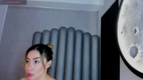 niacrawfordd online show from 14, 5, 2026