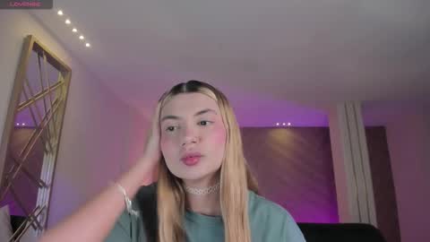 Snapshot of niaholland chatting on 21, 2, 2026 SQUIRTER DOLL online show from 21, 2, 2026