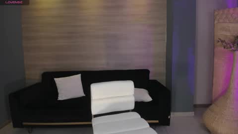 Snapshot of niaholland chatting on 24, 2, 2026 SQUIRTER DOLL online show from 24, 2, 2026