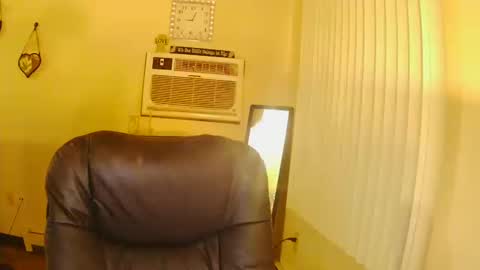 Snapshot of niccibaby chatting on 12, 10, 2025 Nicci babyyy online show from 12, 10, 2025