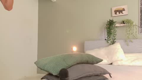 NICKI FOX  online show from 6, 10, 2025