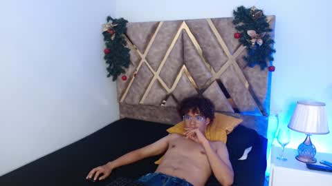 Nickolas Muoz online show from 19, 12, 2024