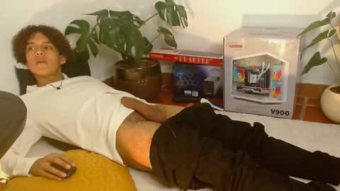 Nickolas Muoz online show from 27, 12, 2024