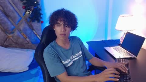 Nickolas Muoz online show from 28, 12, 2024