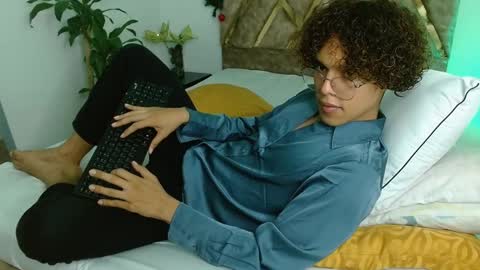 Nickolas Muoz online show from 29, 12, 2024