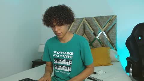 Nickolas Muoz online show from 8, 1, 2025