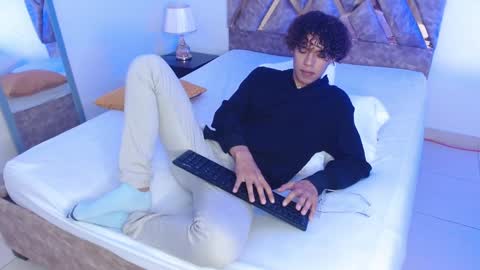 Nickolas Muoz online show from 9, 1, 2025