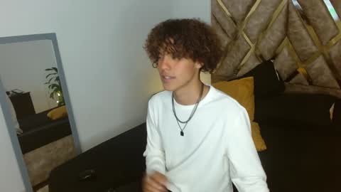 Nickolas Muoz online show from 29, 1, 2025