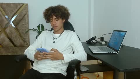 Nickolas Muoz online show from 30, 1, 2025