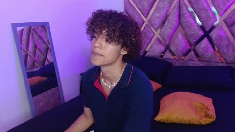 Nickolas Muoz online show from 3, 2, 2025