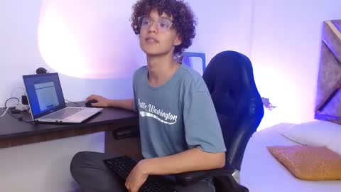 Nickolas Muoz online show from 14, 2, 2025