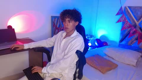 Nickolas Muoz online show from 18, 2, 2025