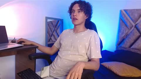 Nickolas Muoz online show from 26, 2, 2025