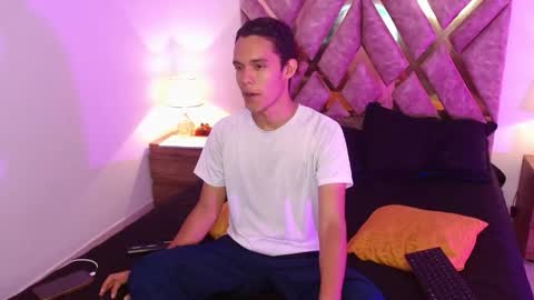 Nickolas Muoz online show from 11, 9, 2025