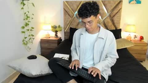 Nickolas Muoz online show from 29, 10, 2025