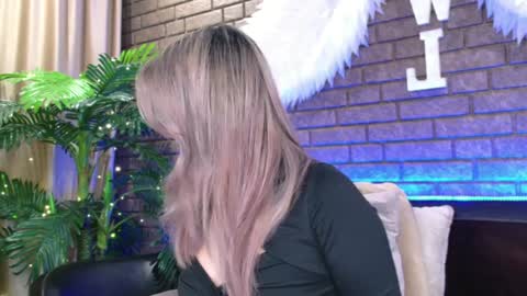 Snapshot of nicky_owl chatting on 20, 1, 2025 Today is my 41st birthday  And in 2 hours Im waiting for you on the stream Stock up on tokens and a good mood Nicky online show from 20, 1, 2025