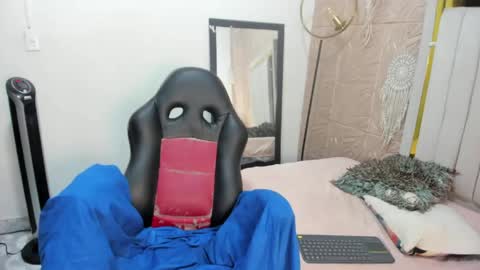 Snapshot of nicol_zurich chatting on 24, 4, 2026 NIKOL online show from 24, 4, 2026