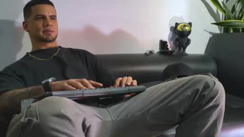 Nicolas online show from 26, 11, 2025