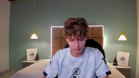 nicolasferrer18 online show from 19, 11, 2025