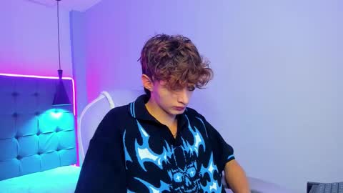 nicolasferrer18 online show from 21, 12, 2025