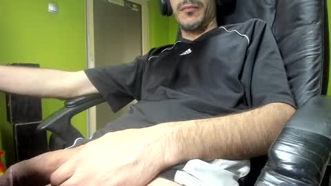 Snapshot of nicolasguy chatting on 11, 4, 2026 L. Nicolas online show from 11, 4, 2026