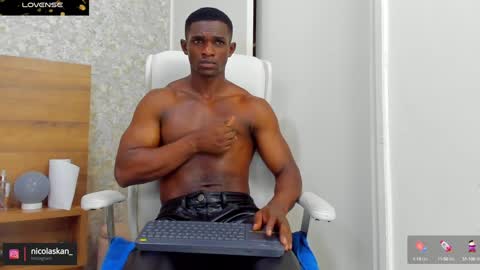 Nicolas online show from 7, 12, 2024