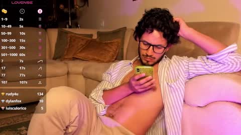 nicolasrodrii online show from 30, 1, 2025