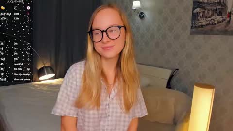 Nicoletta online show from 17, 10, 2025