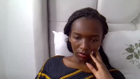 nicole161117 online show from 5, 12, 2025