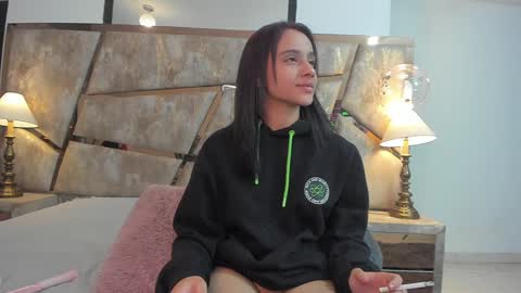 nicole online show from 23, 12, 2024