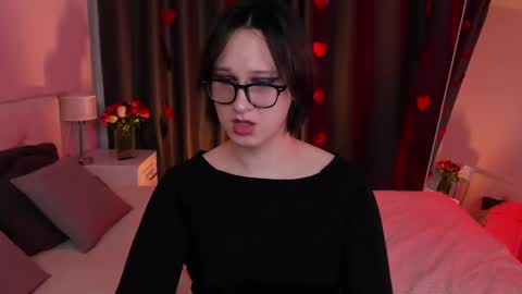 Nicole online show from 15, 2, 2025