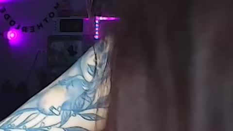 Kitty Nikki online show from 2, 3, 2025