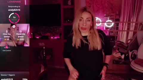 Snapshot of nicole_g0ld_ chatting on 4, 10, 2025 Nicole online show from 4, 10, 2025