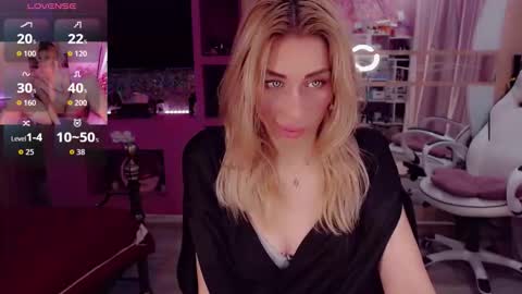 Snapshot of nicole_g0ld_ chatting on 11, 10, 2025 Nicole online show from 11, 10, 2025