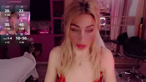 Snapshot of nicole_g0ld_ chatting on 2, 11, 2025 Nicole online show from 2, 11, 2025