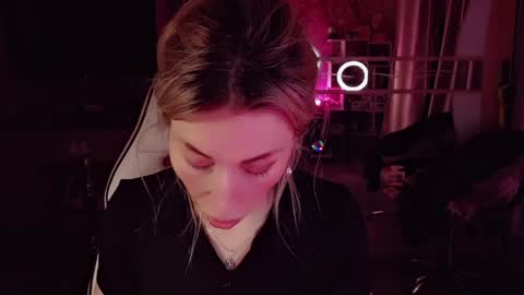 Nicole online show from 11, 5, 2026