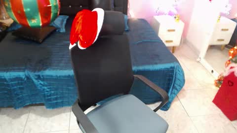 Nicole Santana online show from 17, 12, 2025