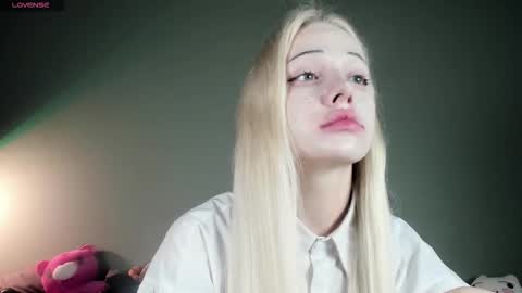 Snapshot of nicole_yo chatting on 21, 9, 2025 Mary online show from 21, 9, 2025