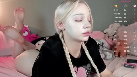 Snapshot of nicole_yo chatting on 29, 10, 2025 Mary online show from 29, 10, 2025