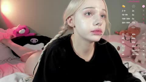 Snapshot of nicole_yo chatting on 30, 10, 2025 Mary online show from 30, 10, 2025